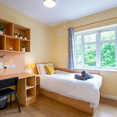 Ferienhaus 122 - Large Duplex With Parking By Shortstays *
