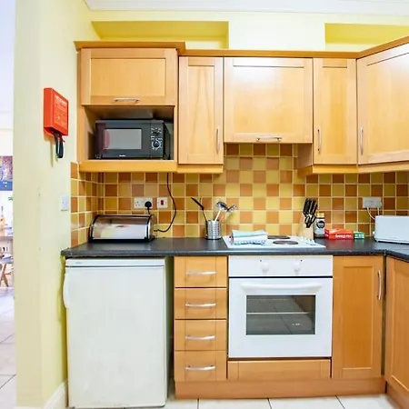 122 - Large Duplex With Parking By Shortstays *